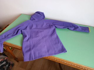 Cortavientos niña morado con detalles