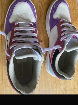Zapatillas Champion moradas y blancas