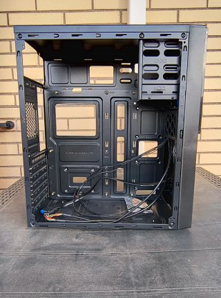 Case Vultech VCO-A1699 con alimentatore 500W