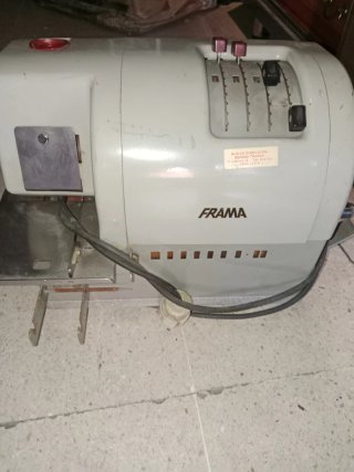 Máquina antigua Frama de etiquetas .