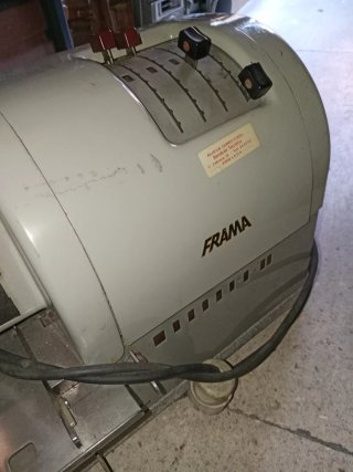 Máquina antigua Frama de etiquetas .