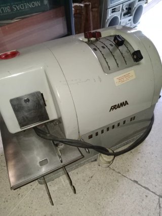 Máquina antigua Frama de etiquetas .