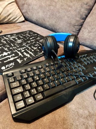 Teclado, Cascos y Alfombrilla Fury
