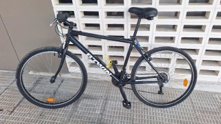 Bicicleta de montaña negra