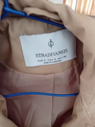 Gabardina Stradivarius Beige