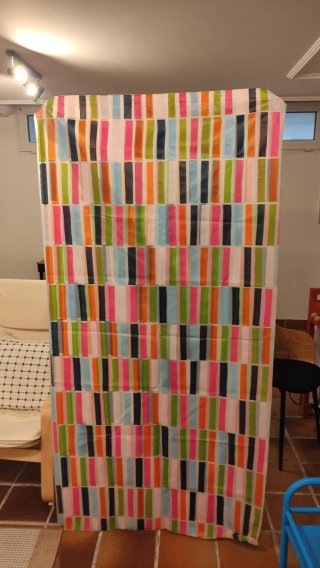 Carrito de baño azul de Ikea. Cortina de regalo.