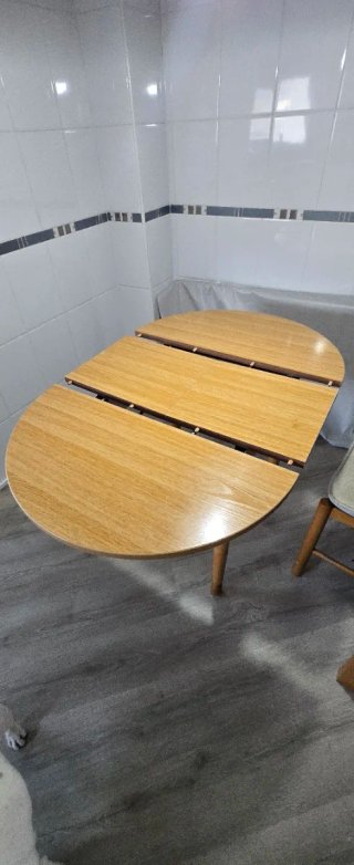 Mesa redonda de madera extensible