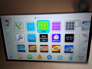 WiiU negra 32 gb con mandos, juegos y disco duro.