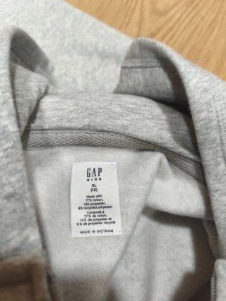Sudadera GAP Gris con Logo Rosa