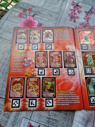 Álbum de Cromos Invizimals Sticker Album