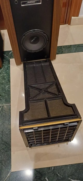 Altavoces Bose Marrones y Negros