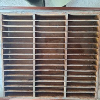 Armario madera llaves con reja