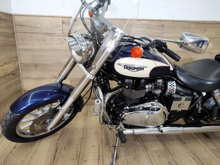 TRIUMPH BONNEVILLE AMERICA