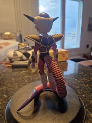 Figura Freeza Dragon Ball Z Flotando