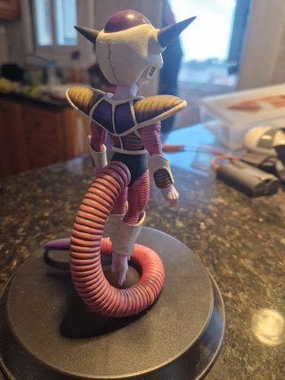 Figura Freeza Dragon Ball Z Flotando
