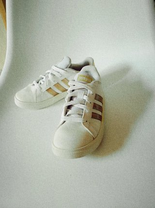 Zapatillas Adidas Niña Blancas y Doradas