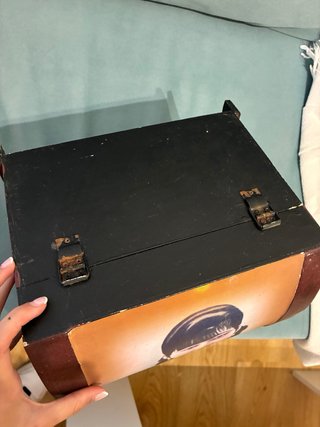 Baúl joyero con tapa curva y diseño oriental