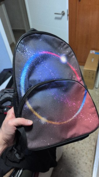 Mochila con diseño espacial