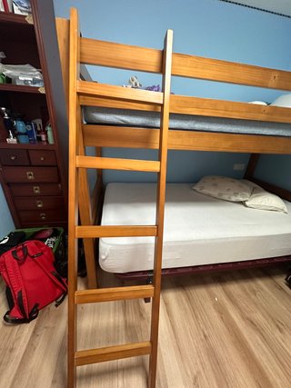 Litera madera con colchón y escalera