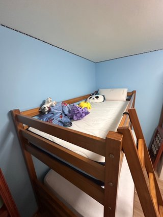 Litera madera con colchón y escalera