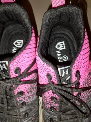 Botas de seguridad negras y rosas