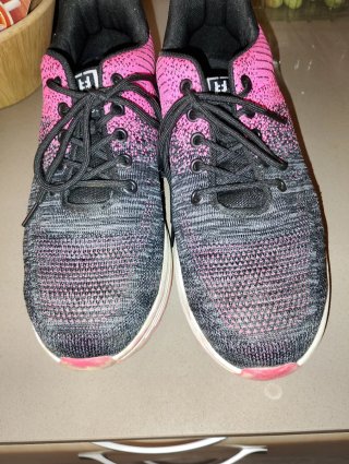 Botas de seguridad negras y rosas
