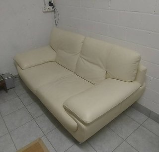 Sofá de piel beige 2 plazas