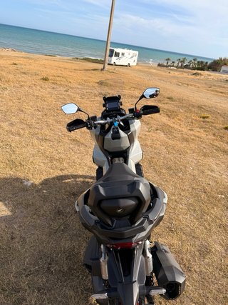 Honda ADV 350 - 9000km Impecable