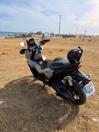 Honda ADV 350 - 9000km Impecable