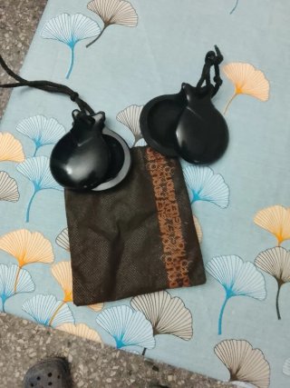 Castanuelas negras y marrones