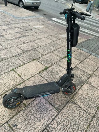 Patinete eléctrico negro