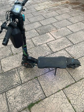Patinete eléctrico negro