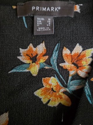Vestido negro flores naranjas Primark