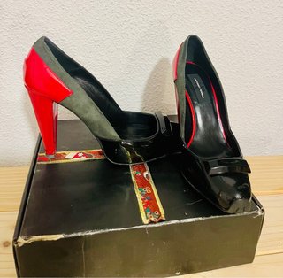 Tacones Antonio Pernas charol rojo y negro