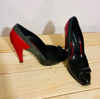 Tacones Antonio Pernas charol rojo y negro