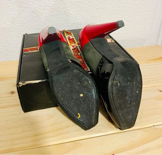 Tacones Antonio Pernas charol rojo y negro