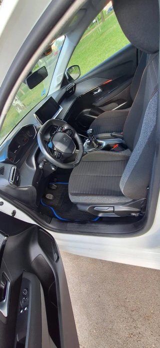Peugeot 208 2021