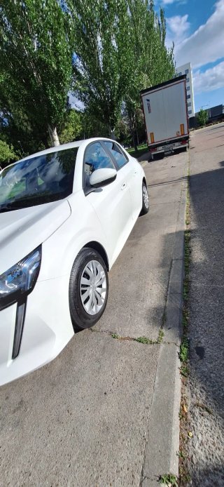 Peugeot 208 2021