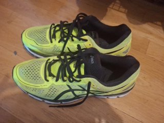 Deportivas Asics Hombre Amarillas y Negras