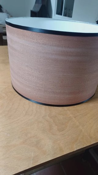 Pantalla de lámpara de tela y madera