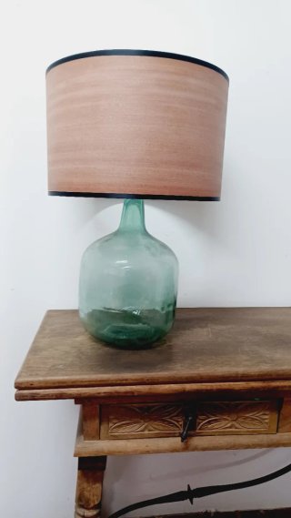 Pantalla de lámpara de tela y madera