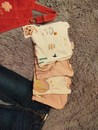 Lote Ropa T7: Peto, Vaqueros y camisetas