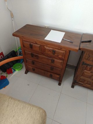 Cómoda de madera rústica