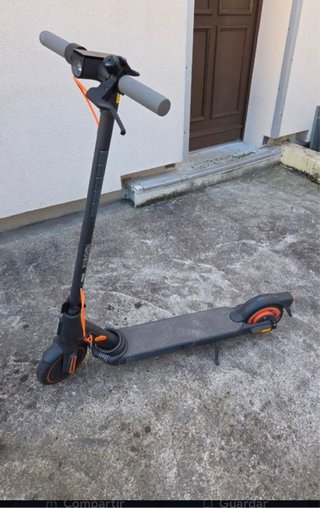 Patinete Eléctrico Xiaomi Negro y Naranja