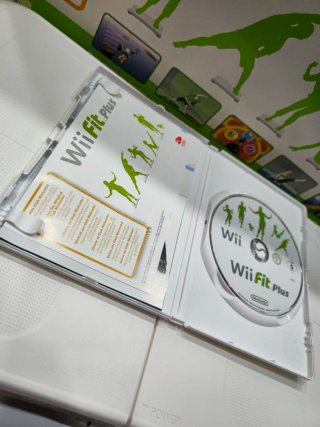 Nintendo Wii Fit Plus con Balanza