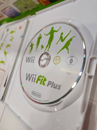 Nintendo Wii Fit Plus con Balanza