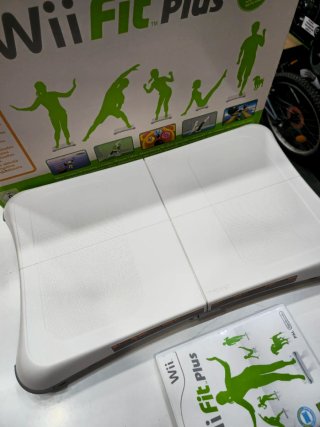 Nintendo Wii Fit Plus con Balanza
