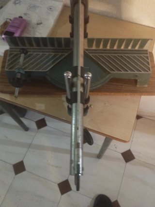 Sierra ingletadora manual con soporte
