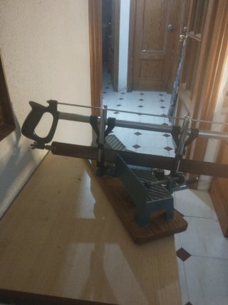 Sierra ingletadora manual con soporte