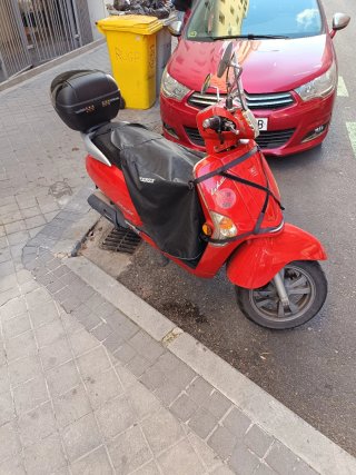 Kymco Life 50 Scooter Roja